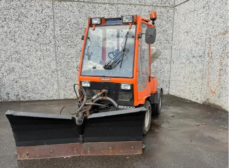 2002 Holder C240 Traktorregistrert redskapsbærer med 4x4 brøyteskjær og strøer - Korisno/ Posebno vozilo: slika 4 2002 Holder C240 Traktorregistrert redskapsbærer med 4x4 brøyteskjær og strøer - Korisno/ Posebno vozilo: slika 4