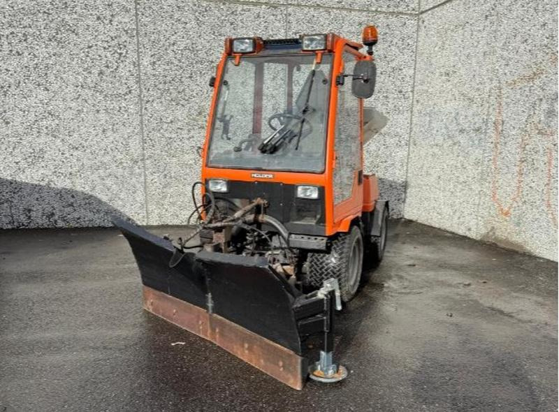 2002 Holder C240 Traktorregistrert redskapsbærer med 4x4 brøyteskjær og strøer - Korisno/ Posebno vozilo: slika 1 2002 Holder C240 Traktorregistrert redskapsbærer med 4x4 brøyteskjær og strøer - Korisno/ Posebno vozilo: slika 1