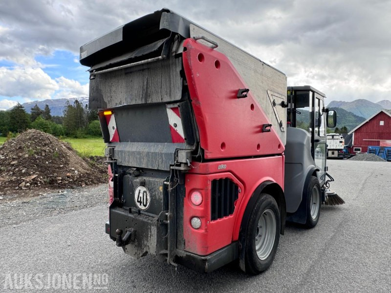 2018 Hako Citymaster 1600 - Vei, gate og gulv feiemaskin - Redskapsbærer med kosteaggregat for gang/vei og børsteaggregat for gulv - Korisno/ Posebno vozilo: slika 4 2018 Hako Citymaster 1600 - Vei, gate og gulv feiemaskin - Redskapsbærer med kosteaggregat for gang/vei og børsteaggregat for gulv - Korisno/ Posebno vozilo: slika 4