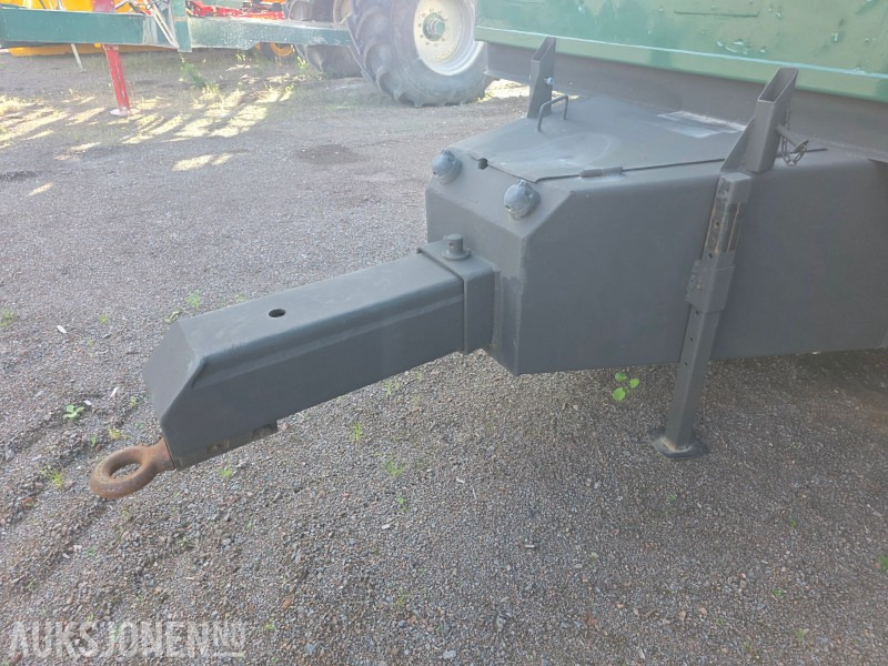 Mannskapsvogn med integrert 3000L Dieseltank og plattform - Prikolica sa zatvorenim sandukom: slika 5 Mannskapsvogn med integrert 3000L Dieseltank og plattform - Prikolica sa zatvorenim sandukom: slika 5