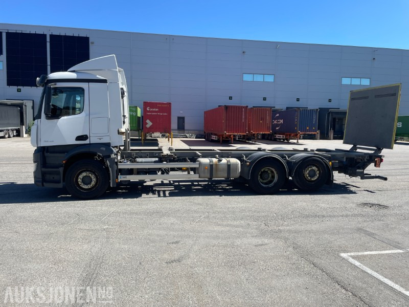 Mercedes-Benz Antos 2545 containerbil, baklem, euro 6, lav km - Kamion za prevoz kontejnera/ Kamion sa promenjivim sandukom: slika 4 Mercedes-Benz Antos 2545 containerbil, baklem, euro 6, lav km - Kamion za prevoz kontejnera/ Kamion sa promenjivim sandukom: slika 4