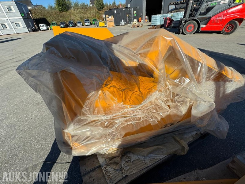 Moxy MT41 panser og side kasser med lokk. Moxy MT41 panser og side kasser med lokk.: slika 11 Moxy MT41 panser og side kasser med lokk. Moxy MT41 panser og side kasser med lokk.: slika 11