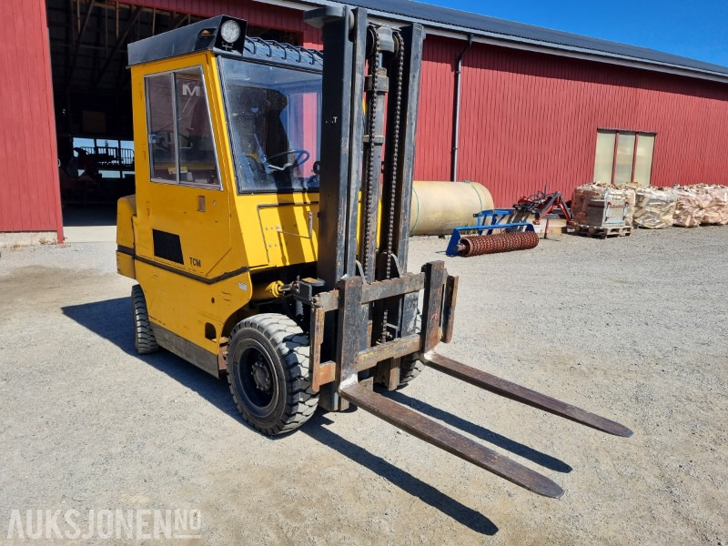 1980 TCM FD30Z5 truck 2.7 T Diesel - Oprema za rukovanje materijalima: slika 2 1980 TCM FD30Z5 truck 2.7 T Diesel - Oprema za rukovanje materijalima: slika 2