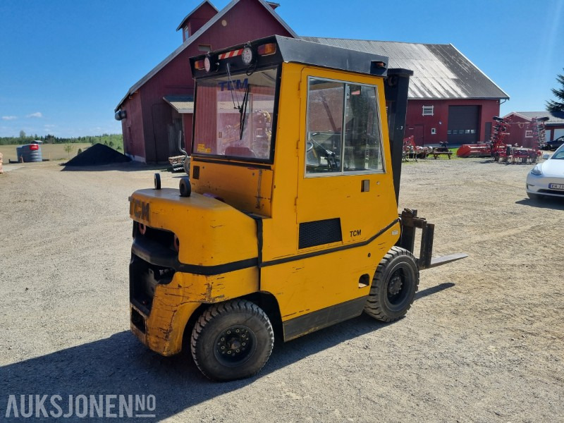 1980 TCM FD30Z5 truck 2.7 T Diesel - Oprema za rukovanje materijalima: slika 4 1980 TCM FD30Z5 truck 2.7 T Diesel - Oprema za rukovanje materijalima: slika 4