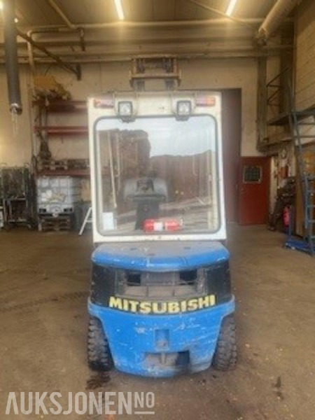 1984 Mitsubishi FD25 2.5 tonns dieseltruck med lukket førerhus - Oprema za rukovanje materijalima: slika 2 1984 Mitsubishi FD25 2.5 tonns dieseltruck med lukket førerhus - Oprema za rukovanje materijalima: slika 2