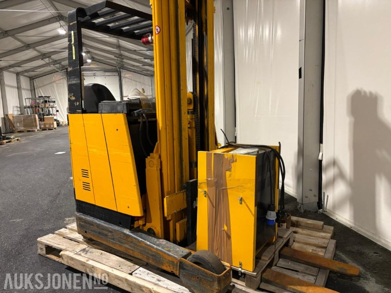 1990 Jungheinrich ETV A 13,5 Skyvemasttruck - Oprema za rukovanje materijalima: slika 2 1990 Jungheinrich ETV A 13,5 Skyvemasttruck - Oprema za rukovanje materijalima: slika 2