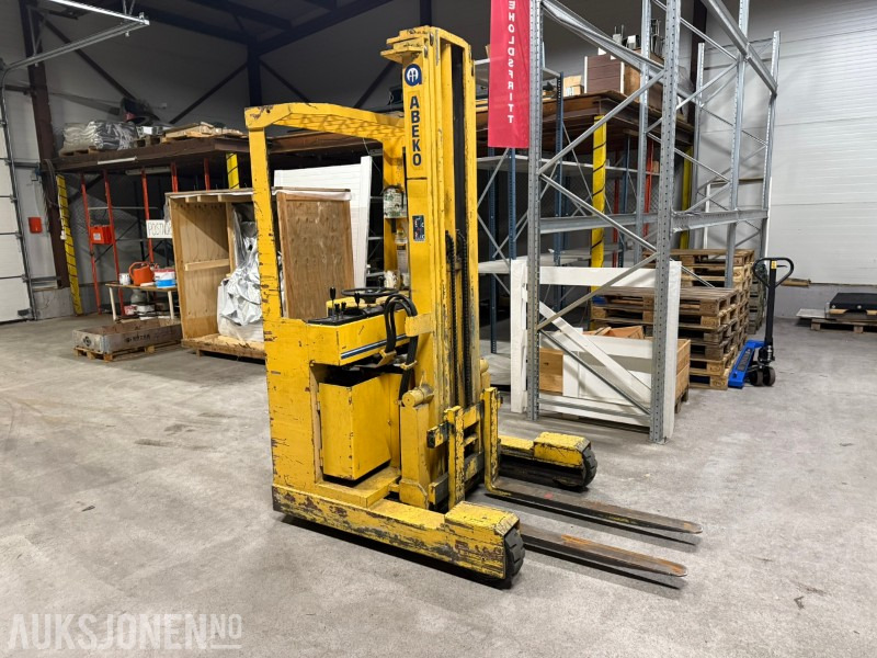 1995 ABECO 12 SMATTF – Elektrisk skyvemasttruck / stabler 1200 kg, 5,65 m løftehøyde - Oprema za rukovanje materijalima: slika 2 1995 ABECO 12 SMATTF – Elektrisk skyvemasttruck / stabler 1200 kg, 5,65 m løftehøyde - Oprema za rukovanje materijalima: slika 2