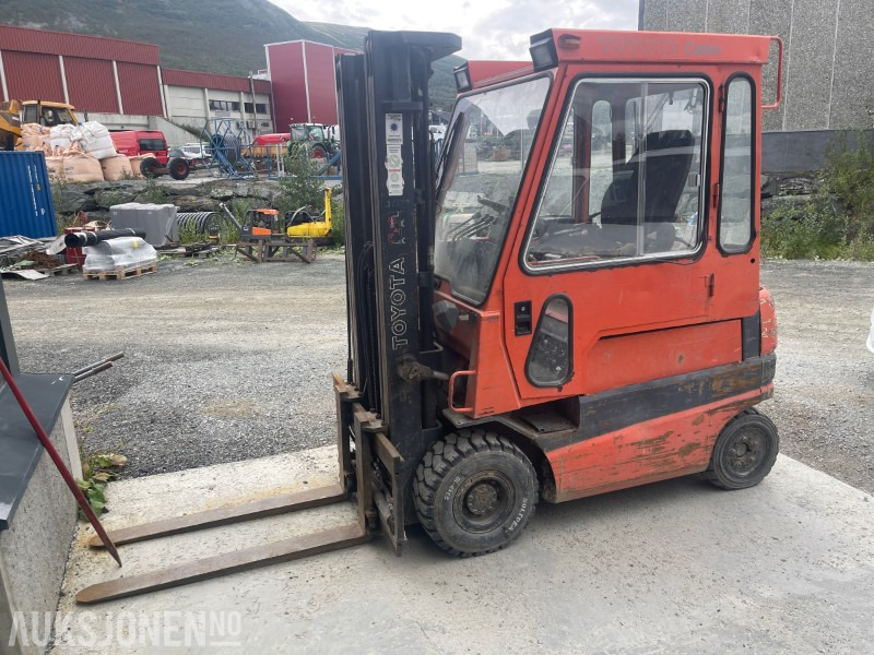 1998 Toyota truck - Oprema za rukovanje materijalima: slika 1 1998 Toyota truck - Oprema za rukovanje materijalima: slika 1