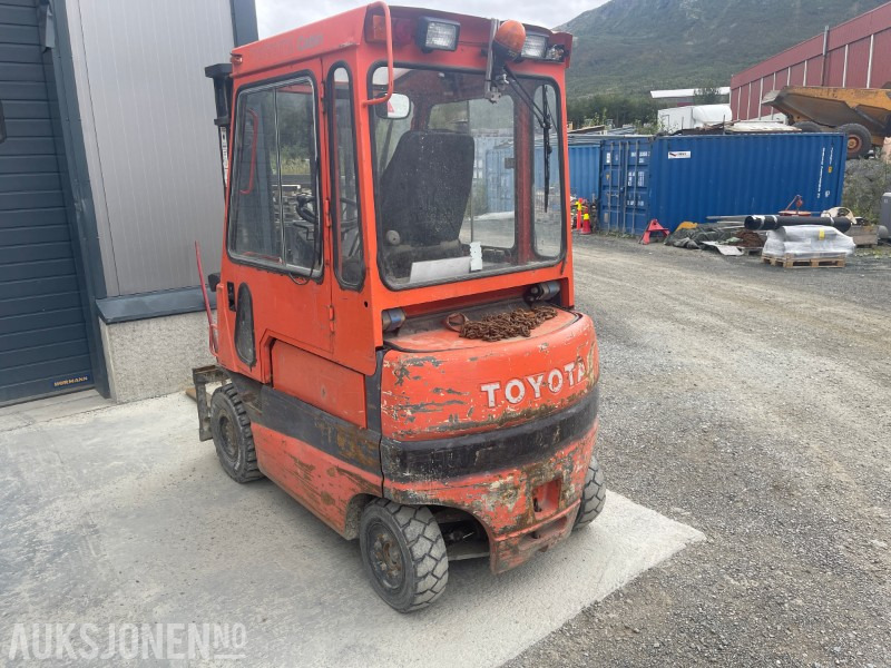 1998 Toyota truck - Oprema za rukovanje materijalima: slika 3 1998 Toyota truck - Oprema za rukovanje materijalima: slika 3