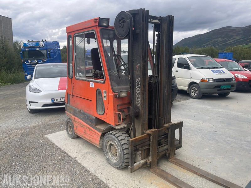 1998 Toyota truck - Oprema za rukovanje materijalima: slika 2 1998 Toyota truck - Oprema za rukovanje materijalima: slika 2