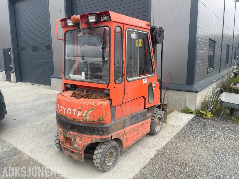 1998 Toyota truck - Oprema za rukovanje materijalima: slika 4 1998 Toyota truck - Oprema za rukovanje materijalima: slika 4