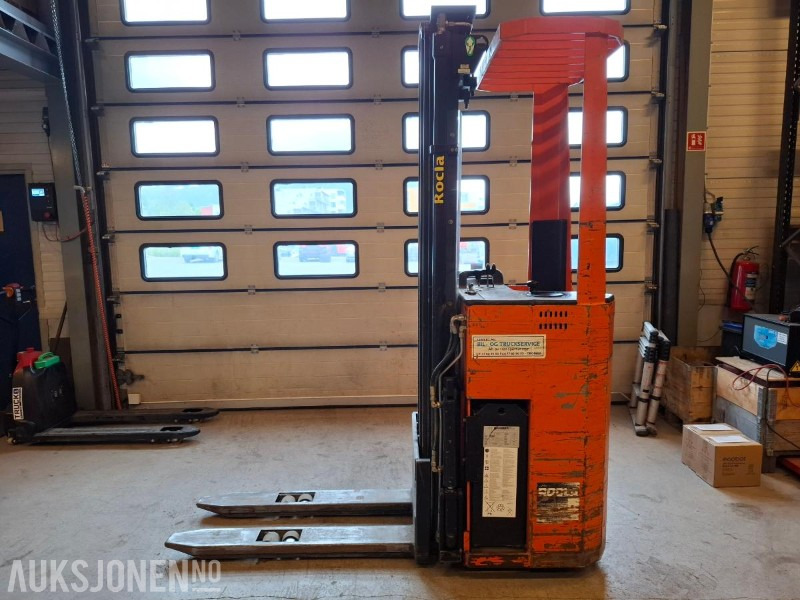 2000 Rocla TTS12 TREV5400 - 1,2 TONNS STÅSTABLER - Oprema za rukovanje materijalima: slika 1 2000 Rocla TTS12 TREV5400 - 1,2 TONNS STÅSTABLER - Oprema za rukovanje materijalima: slika 1