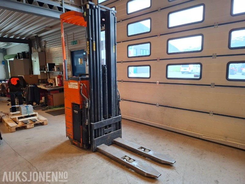 2000 Rocla TTS12 TREV5400 - 1,2 TONNS STÅSTABLER - Oprema za rukovanje materijalima: slika 5 2000 Rocla TTS12 TREV5400 - 1,2 TONNS STÅSTABLER - Oprema za rukovanje materijalima: slika 5
