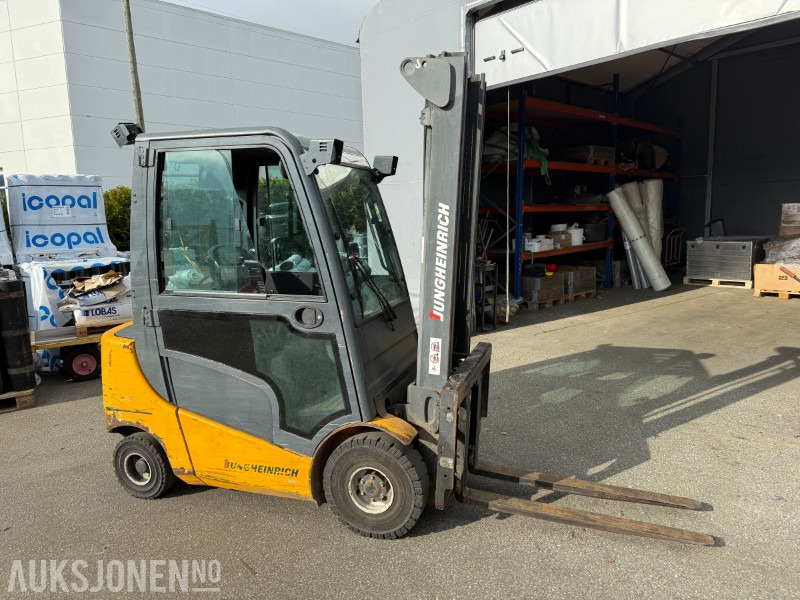2008 Jungheinrich DFG 320 Dieseltruck m/ langgafler - Oprema za rukovanje materijalima: slika 1 2008 Jungheinrich DFG 320 Dieseltruck m/ langgafler - Oprema za rukovanje materijalima: slika 1