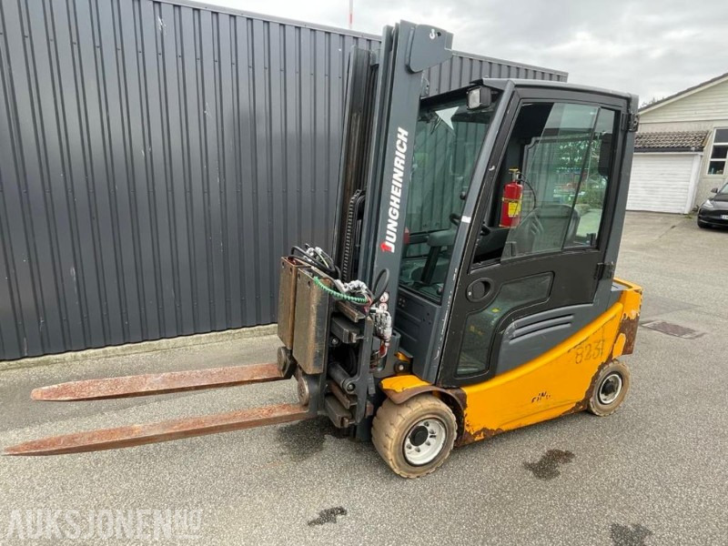 2012 Jungheinrich EFG 320 EL.Truck - Ravas vekt - 7 m. løftehøyde - 2 tonn løftekapasitet - 4812 timer. - Oprema za rukovanje materijalima: slika 1 2012 Jungheinrich EFG 320 EL.Truck - Ravas vekt - 7 m. løftehøyde - 2 tonn løftekapasitet - 4812 timer. - Oprema za rukovanje materijalima: slika 1