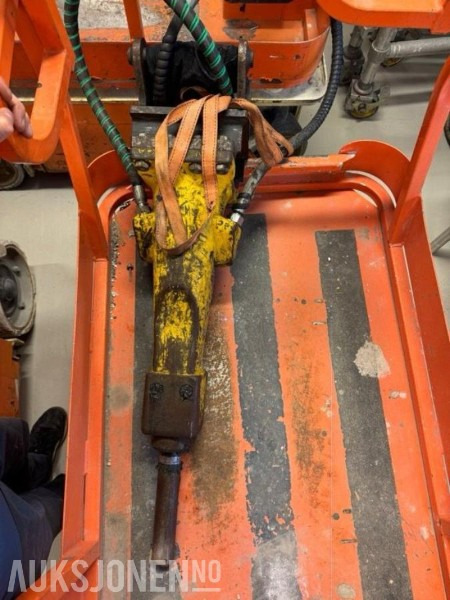Pigghammer til minigraver Atlas Copco SB 102 / 69 kg / p max 150 bar / feste S30 / 180 modell 2020 - Hidraulični čekić za Mini bager: slika 1 Pigghammer til minigraver Atlas Copco SB 102 / 69 kg / p max 150 bar / feste S30 / 180 modell 2020 - Hidraulični čekić za Mini bager: slika 1