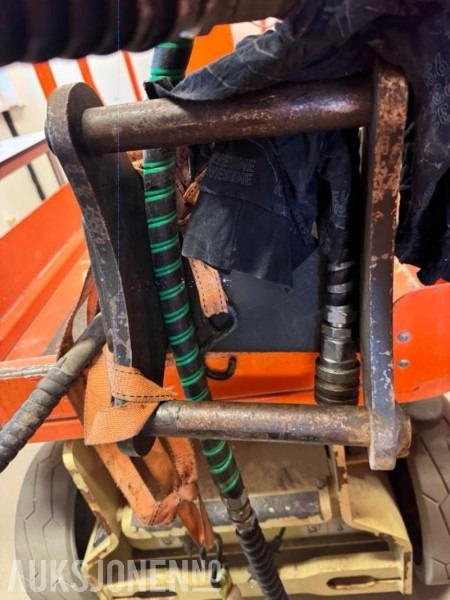 Pigghammer til minigraver Atlas Copco SB 102 / 69 kg / p max 150 bar / feste S30 / 180 modell 2020 - Hidraulični čekić za Mini bager: slika 3 Pigghammer til minigraver Atlas Copco SB 102 / 69 kg / p max 150 bar / feste S30 / 180 modell 2020 - Hidraulični čekić za Mini bager: slika 3