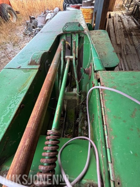 1900 John deere 332A firkantpresse - Poljoprivredna mašina: slika 5 1900 John deere 332A firkantpresse - Poljoprivredna mašina: slika 5