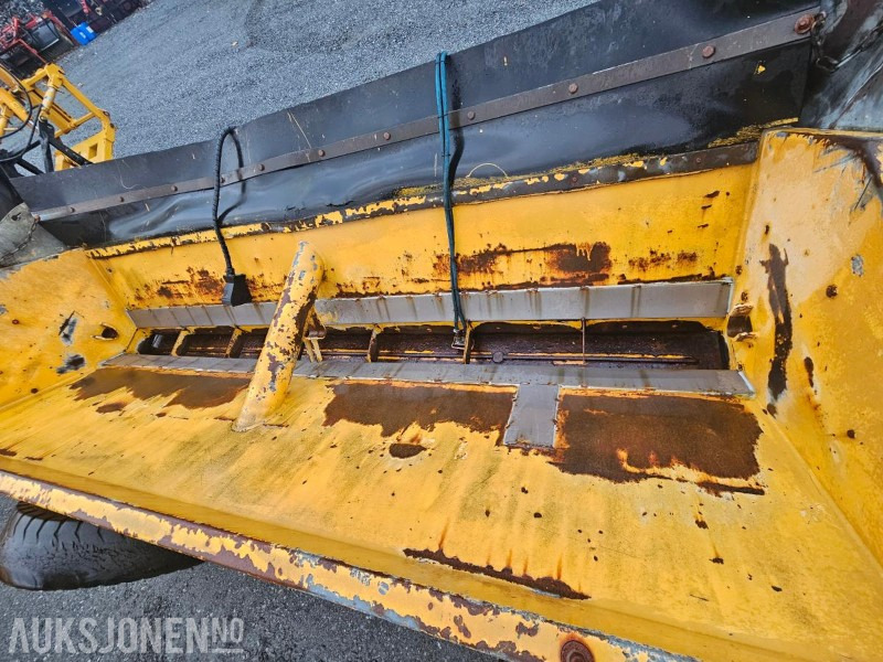 1991 Falköping Sandstrøer / Slepestrøer med hjul - Slepefeste - Type B10LU - 1 m3 - Poljoprivredna mašina: slika 4 1991 Falköping Sandstrøer / Slepestrøer med hjul - Slepefeste - Type B10LU - 1 m3 - Poljoprivredna mašina: slika 4