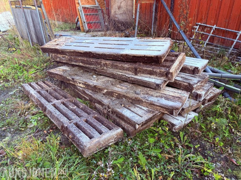 1997 42 stk Betongspalter / Spalteplank for gris - Lengde 1790 mm og 1190 mm - Poljoprivredna mašina: slika 5 1997 42 stk Betongspalter / Spalteplank for gris - Lengde 1790 mm og 1190 mm - Poljoprivredna mašina: slika 5