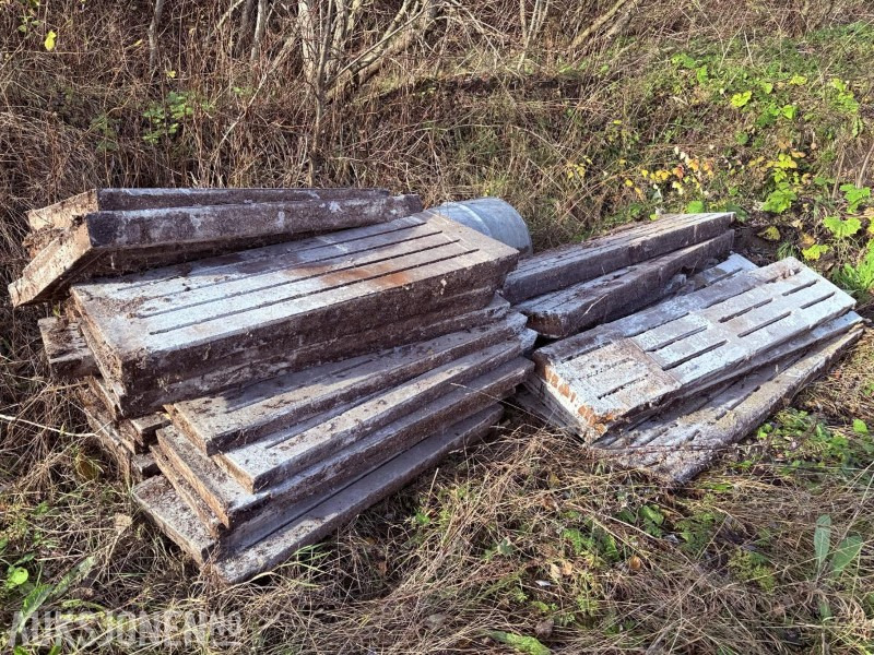 1997 42 stk Betongspalter / Spalteplank for gris - Lengde 1790 mm og 1190 mm - Poljoprivredna mašina: slika 2 1997 42 stk Betongspalter / Spalteplank for gris - Lengde 1790 mm og 1190 mm - Poljoprivredna mašina: slika 2