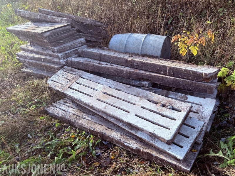 1997 42 stk Betongspalter / Spalteplank for gris - Lengde 1790 mm og 1190 mm - Poljoprivredna mašina: slika 1 1997 42 stk Betongspalter / Spalteplank for gris - Lengde 1790 mm og 1190 mm - Poljoprivredna mašina: slika 1