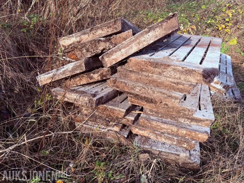 1997 42 stk Betongspalter / Spalteplank for gris - Lengde 1790 mm og 1190 mm - Poljoprivredna mašina: slika 3 1997 42 stk Betongspalter / Spalteplank for gris - Lengde 1790 mm og 1190 mm - Poljoprivredna mašina: slika 3