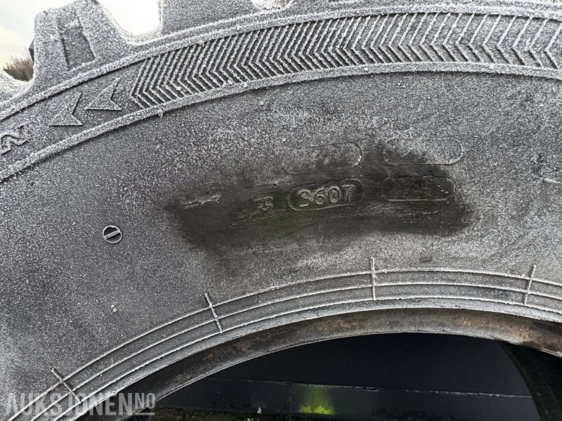 2007 Nokian TRI 2 traktordekk 440/80 R30 – med pigg - Poljoprivredna mašina: slika 5 2007 Nokian TRI 2 traktordekk 440/80 R30 – med pigg - Poljoprivredna mašina: slika 5