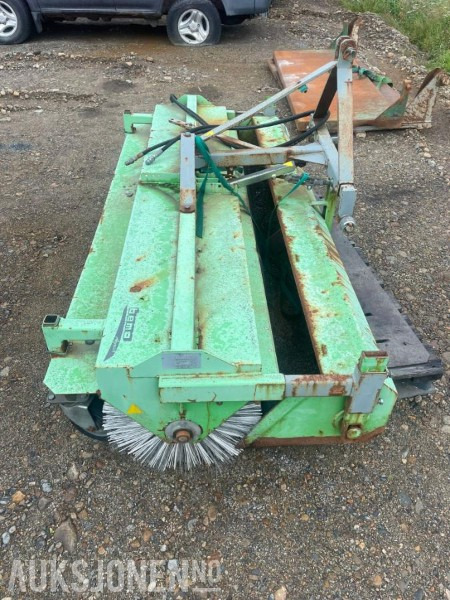 2013 Kehrmaschine bema Agrar 2300 mit SW - Kost med oppsamler til bruk på traktor - Poljoprivredna mašina: slika 5 2013 Kehrmaschine bema Agrar 2300 mit SW - Kost med oppsamler til bruk på traktor - Poljoprivredna mašina: slika 5