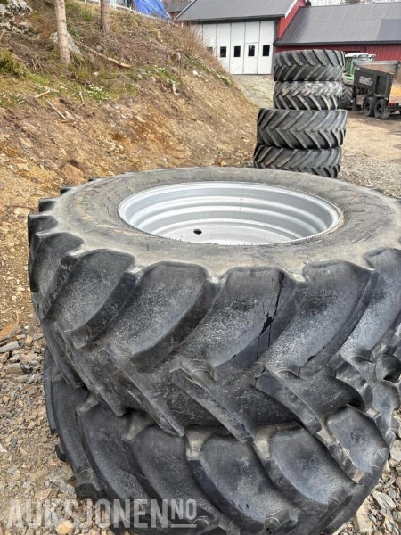 2016 Komplette traktordekk til Fendt 724 Mitas - Poljoprivredna mašina: slika 5 2016 Komplette traktordekk til Fendt 724 Mitas - Poljoprivredna mašina: slika 5