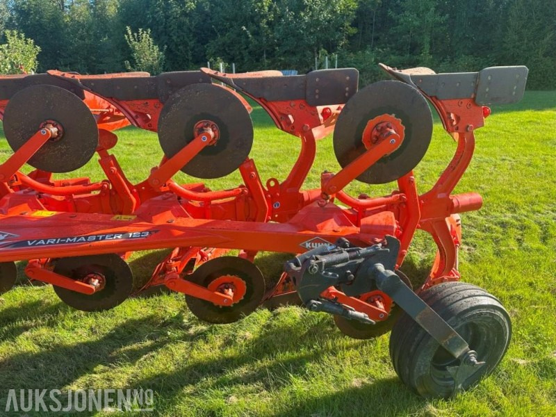 2019 KUHN KUHN VARI-MASTER NSH 4-SKJÆRS VENDEPLOG - Poljoprivredna mašina: slika 3 2019 KUHN KUHN VARI-MASTER NSH 4-SKJÆRS VENDEPLOG - Poljoprivredna mašina: slika 3