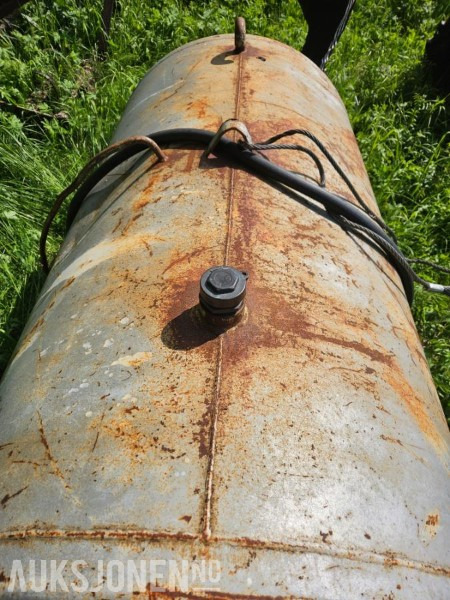 Dieseltank 1000 liter - Poljoprivredna mašina: slika 2 Dieseltank 1000 liter - Poljoprivredna mašina: slika 2