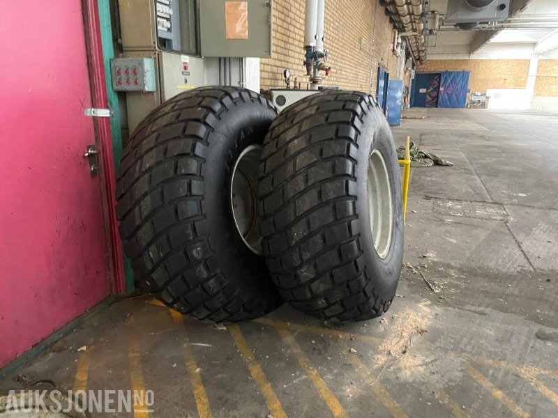 Hjulsett stått på McCormick CX80 - Gressdekk/industridekk med felger 500/60 R 22.5 og 23-1 R26 - ingen minstepris - Poljoprivredna mašina: slika 1 Hjulsett stått på McCormick CX80 - Gressdekk/industridekk med felger 500/60 R 22.5 og 23-1 R26 - ingen minstepris - Poljoprivredna mašina: slika 1