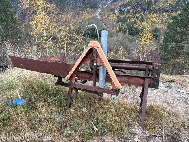 Vedkløyver Dobbeltvirkende - med Triangelfeste - Poljoprivredna mašina: slika 1 Vedkløyver Dobbeltvirkende - med Triangelfeste - Poljoprivredna mašina: slika 1