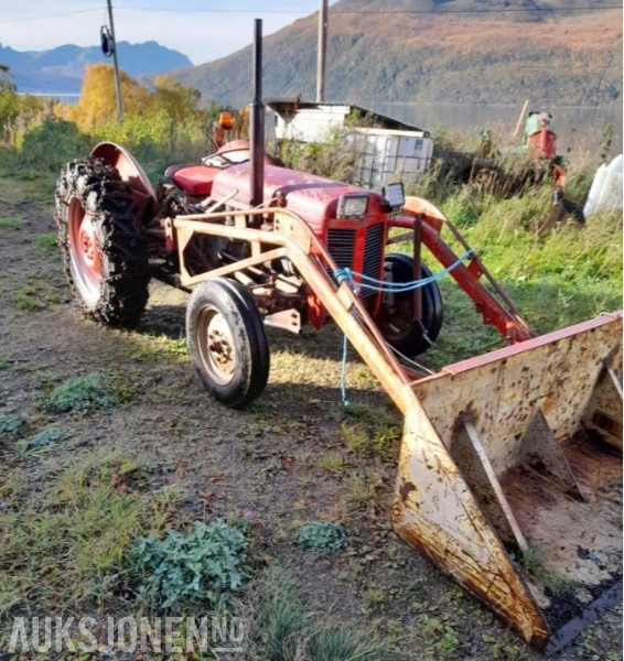 Traktor - Massey Ferguson - Traktor: slika 1 Traktor - Massey Ferguson - Traktor: slika 1