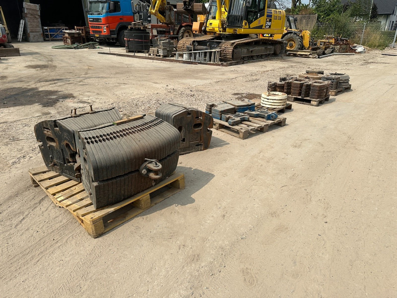Fiat Gewichten Front weights / Wheel weights - Traktor: slika 1 Fiat Gewichten Front weights / Wheel weights - Traktor: slika 1