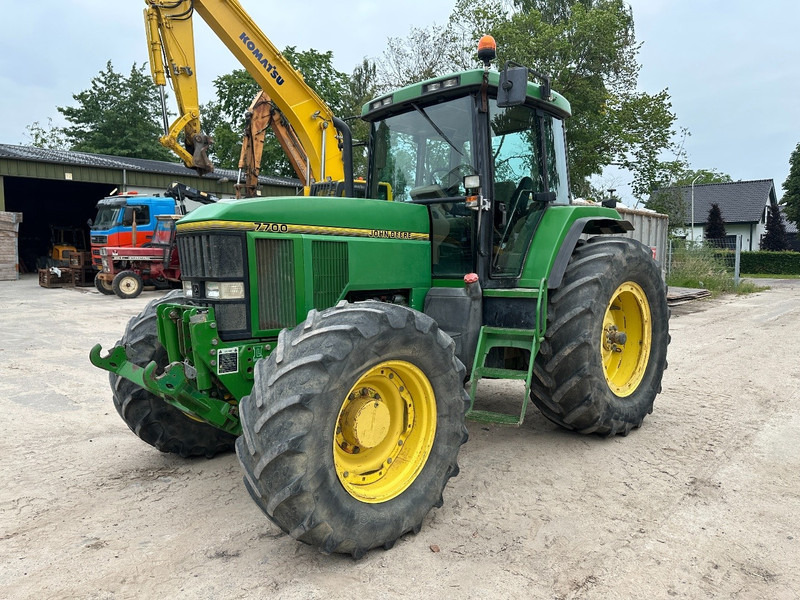 John Deere 7700 PowerQuad - Front linkage - Traktor: slika 1 John Deere 7700 PowerQuad - Front linkage - Traktor: slika 1