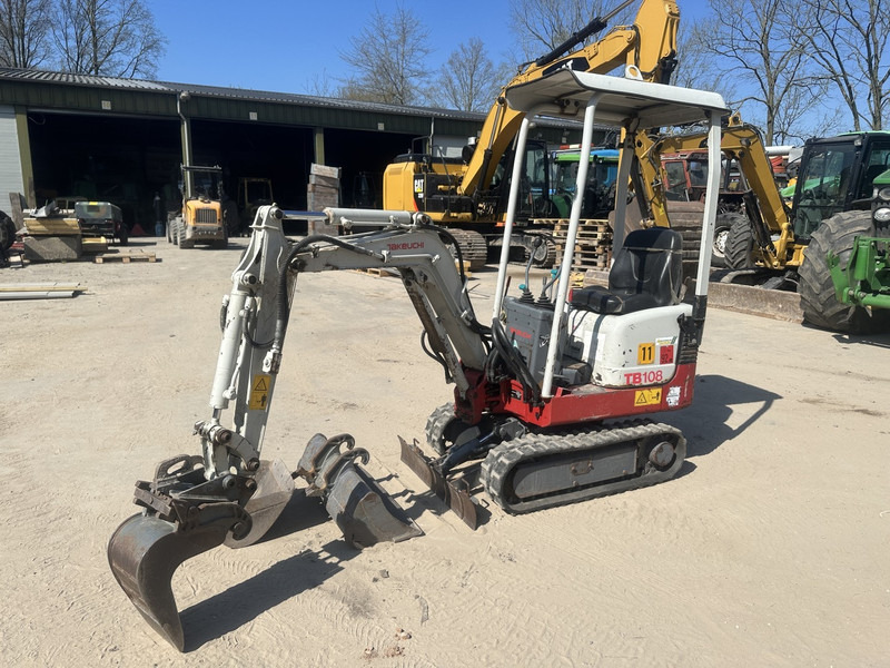Takeuchi TB 108 3 buckets - Mini bager: slika 1 Takeuchi TB 108 3 buckets - Mini bager: slika 1