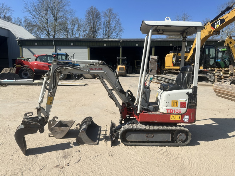 Takeuchi TB 108 3 buckets - Mini bager: slika 2 Takeuchi TB 108 3 buckets - Mini bager: slika 2