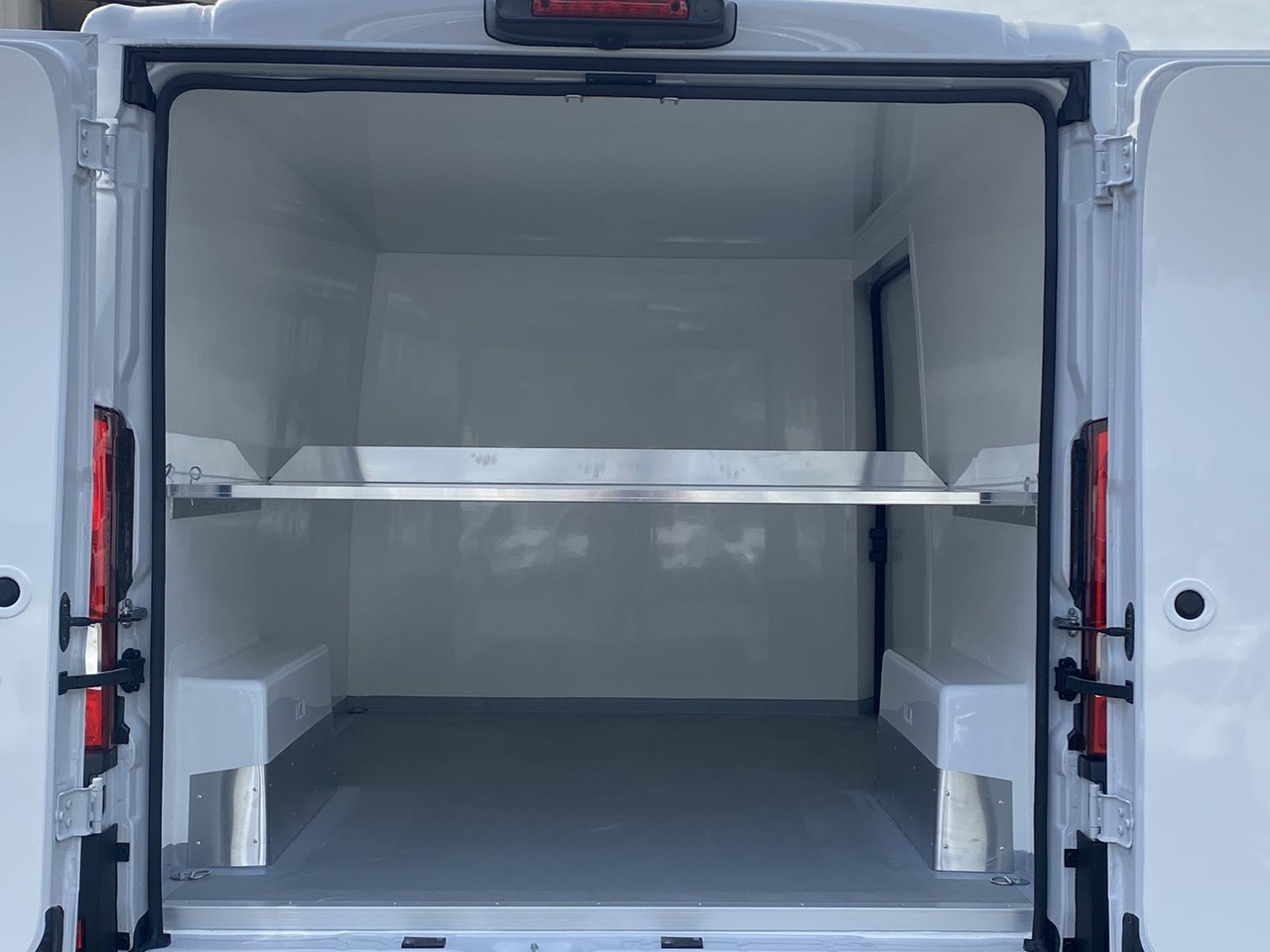 Dostavno vozilo hladnjača FIAT DUCATO L2H1 140PS | ISOLIERUNG OHNE KÜHLAGGREGAT: slika 21