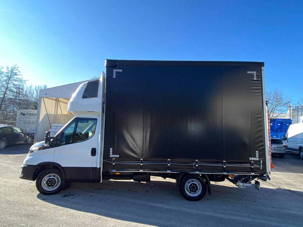Dostavno vozilo sa ceradom novi IVECO DAILY 35S18HP  D30C | PRITSCHE PLANE + SCHLAFKABINE + LADERAMPE: slika 6