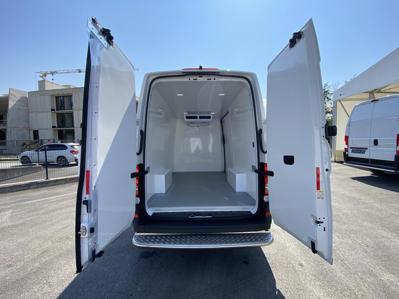 MAN TGE 3.140 L3H3 140PS RS3640mm/ FRISCHDIENST BIS 0 + KONVEKTA UNDERMODE - Dostavno vozilo hladnjača: slika 3 MAN TGE 3.140 L3H3 140PS RS3640mm/ FRISCHDIENST BIS 0 + KONVEKTA UNDERMODE - Dostavno vozilo hladnjača: slika 3