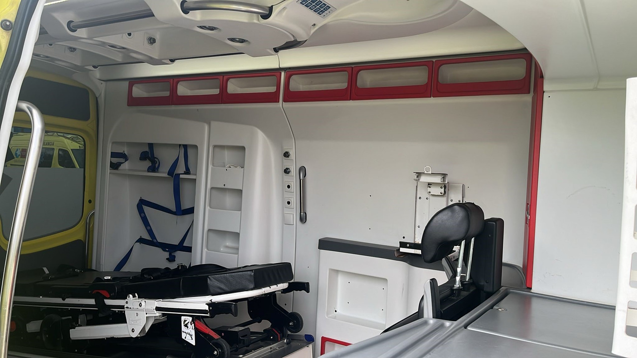 Mercedes Benz AMBULANCE Lot of 10 units Sprinter 313 CDI Automatic - Korisno/ Posebno vozilo: slika 5 Mercedes Benz AMBULANCE Lot of 10 units Sprinter 313 CDI Automatic - Korisno/ Posebno vozilo: slika 5