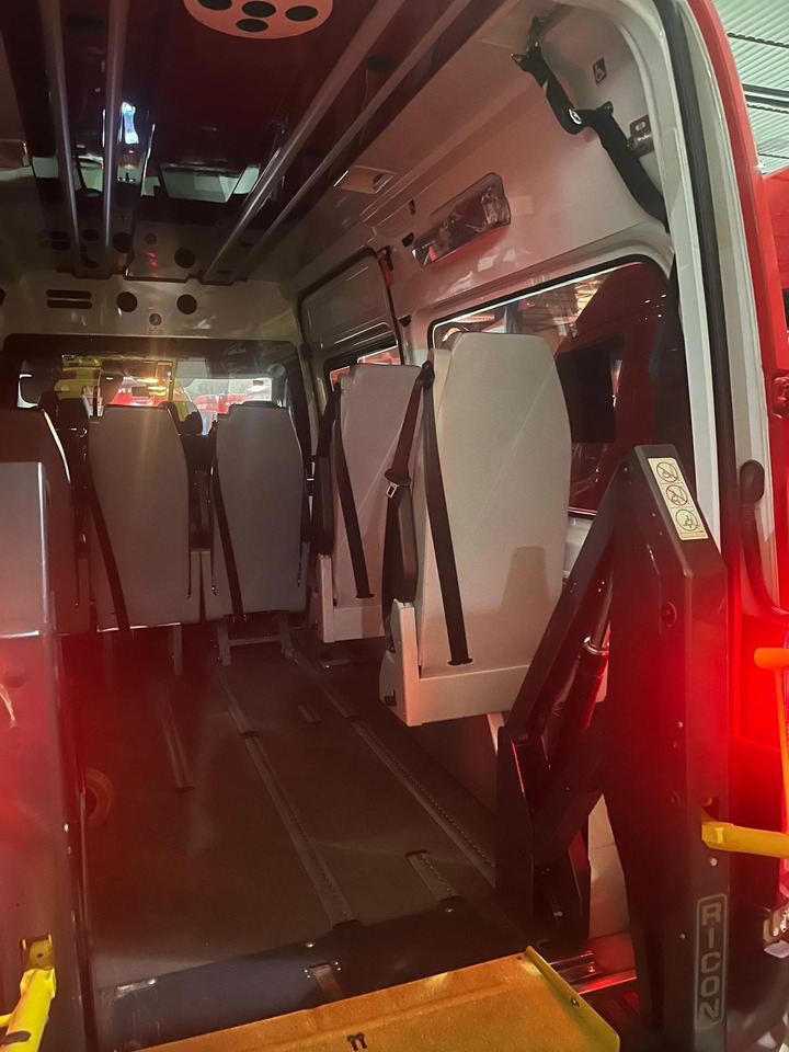 MERCEDES BENZ AMBULANCE FOR REDUCED MOBILITY PERSONS Sprinter 313 CDI(15 units) - Vozilo hitne pomoći: slika 4 MERCEDES BENZ AMBULANCE FOR REDUCED MOBILITY PERSONS Sprinter 313 CDI(15 units) - Vozilo hitne pomoći: slika 4