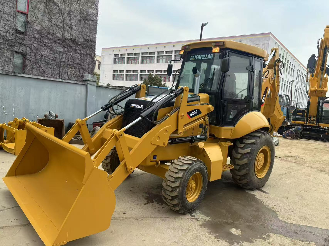Caterpillar New Or Used CAT 420 Backhoe Loader CAT 420 420F JCB 3CX 4CX Backhoe Loaders in Good Quality - Bager utovarivač: slika 1 Caterpillar New Or Used CAT 420 Backhoe Loader CAT 420 420F JCB 3CX 4CX Backhoe Loaders in Good Quality - Bager utovarivač: slika 1