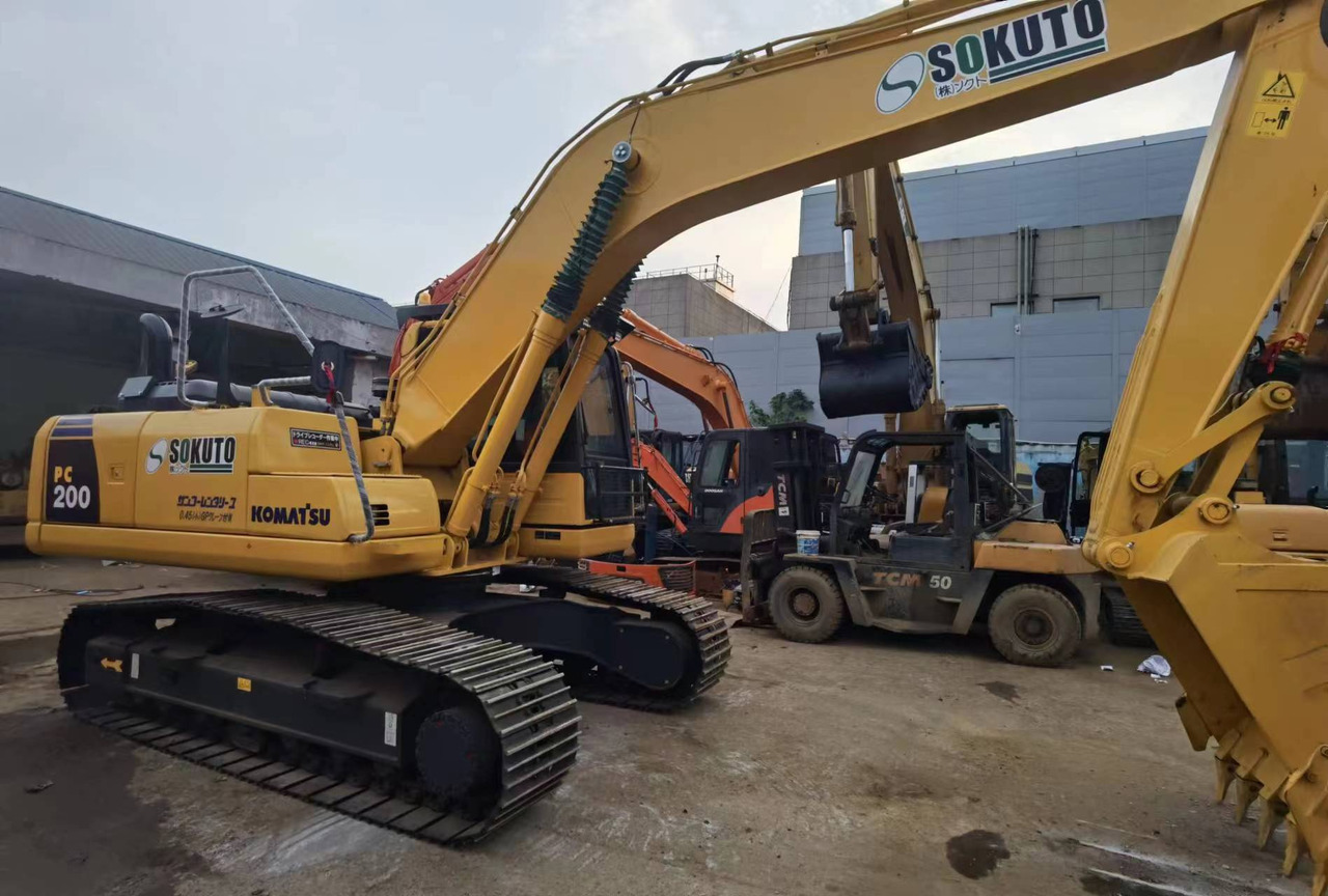 Komatsu PC200 PC210 PC220 Used Excavator Crawler Hydraulic High Quality Secondhand Excavator for Sale - Bager guseničar: slika 1 Komatsu PC200 PC210 PC220 Used Excavator Crawler Hydraulic High Quality Secondhand Excavator for Sale - Bager guseničar: slika 1