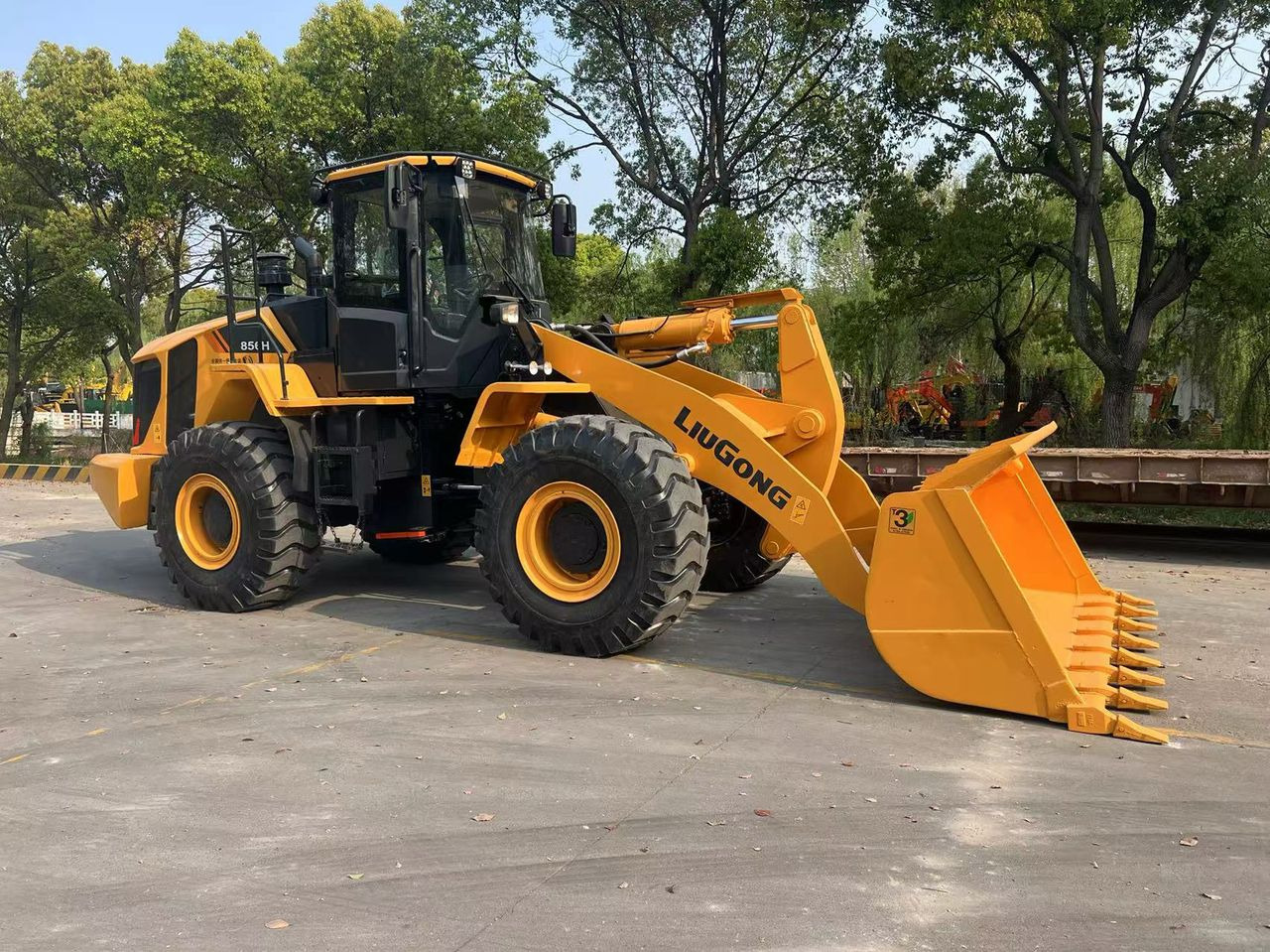 Liugong CLG 856H used wheel loader with cummins engine - Utovarivač točkaš: slika 1 Liugong CLG 856H used wheel loader with cummins engine - Utovarivač točkaš: slika 1