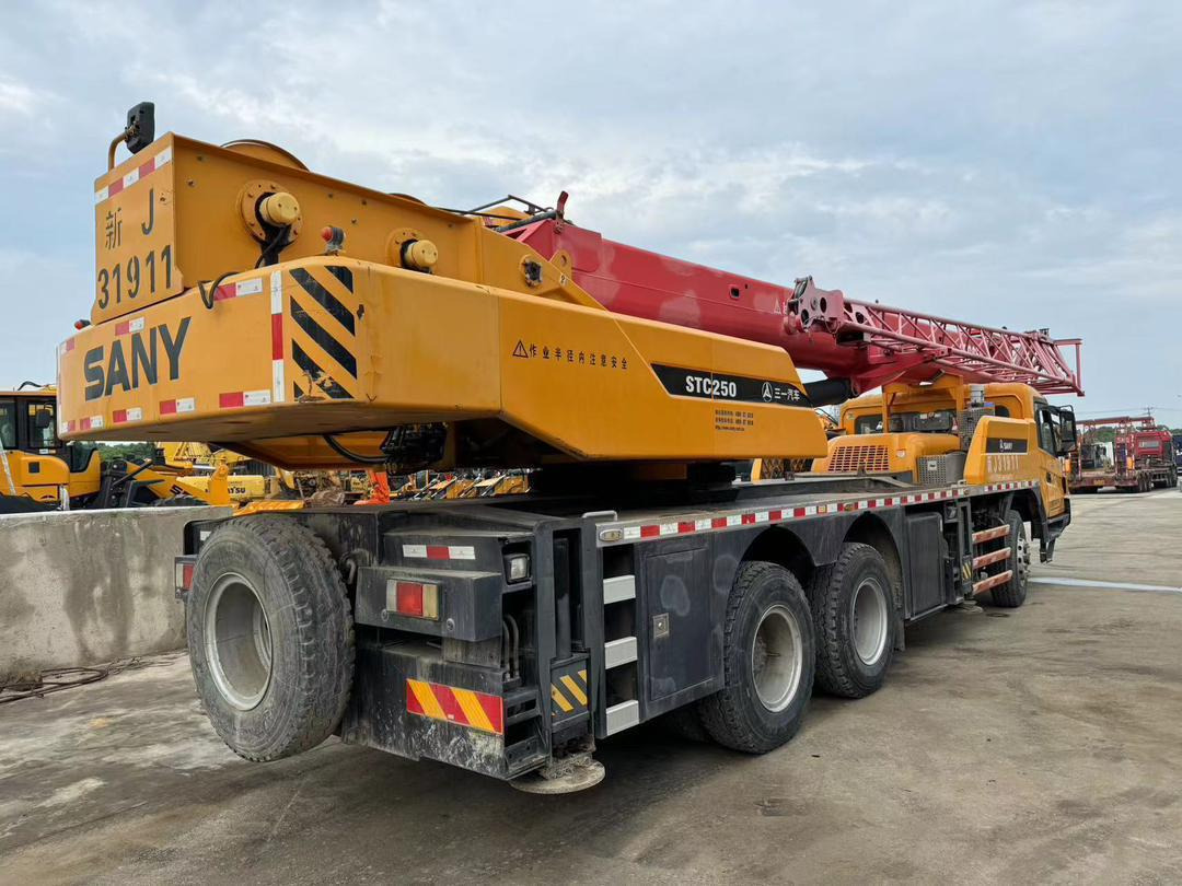 SANY 25 Ton Crane Truck Crane SANY STC250 QY50C STC750 STC1000 XCMG ZOOOMLION TADANO KOBELCO CRANES FOR SALE - Pokretni kran: slika 4 SANY 25 Ton Crane Truck Crane SANY STC250 QY50C STC750 STC1000 XCMG ZOOOMLION TADANO KOBELCO CRANES FOR SALE - Pokretni kran: slika 4