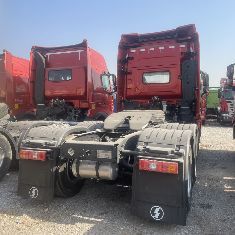 Shacman Slightly Used X3000 X5000 (6*4) Semi Truck Head Tractor Head Tipper Head - Tegljač: slika 5 Shacman Slightly Used X3000 X5000 (6*4) Semi Truck Head Tractor Head Tipper Head - Tegljač: slika 5