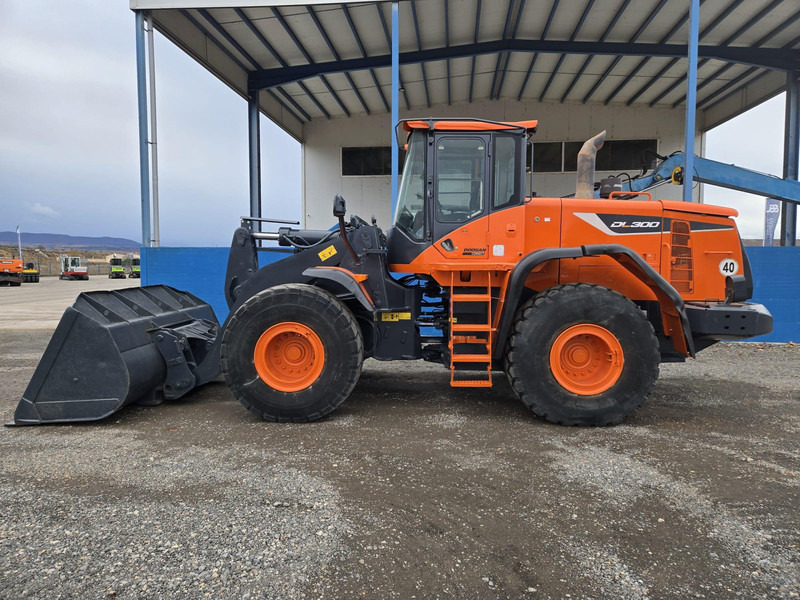 Doosan DL300-5 - Utovarivač točkaš: slika 1 Doosan DL300-5 - Utovarivač točkaš: slika 1